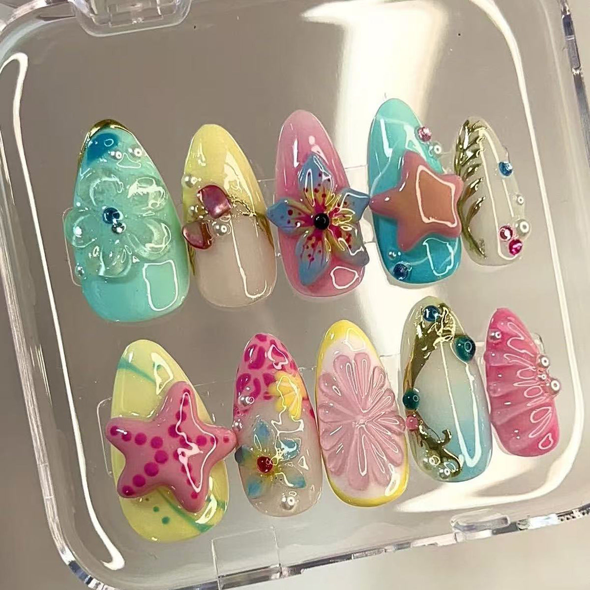 Bunte Kunstnägel mit Strass Brehn