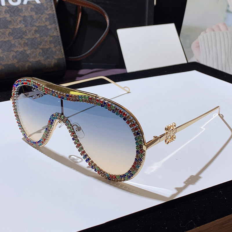 Damen Glamouröse Oversized-Sonnenbrille mit strassbesetzten Akzenten Brehn