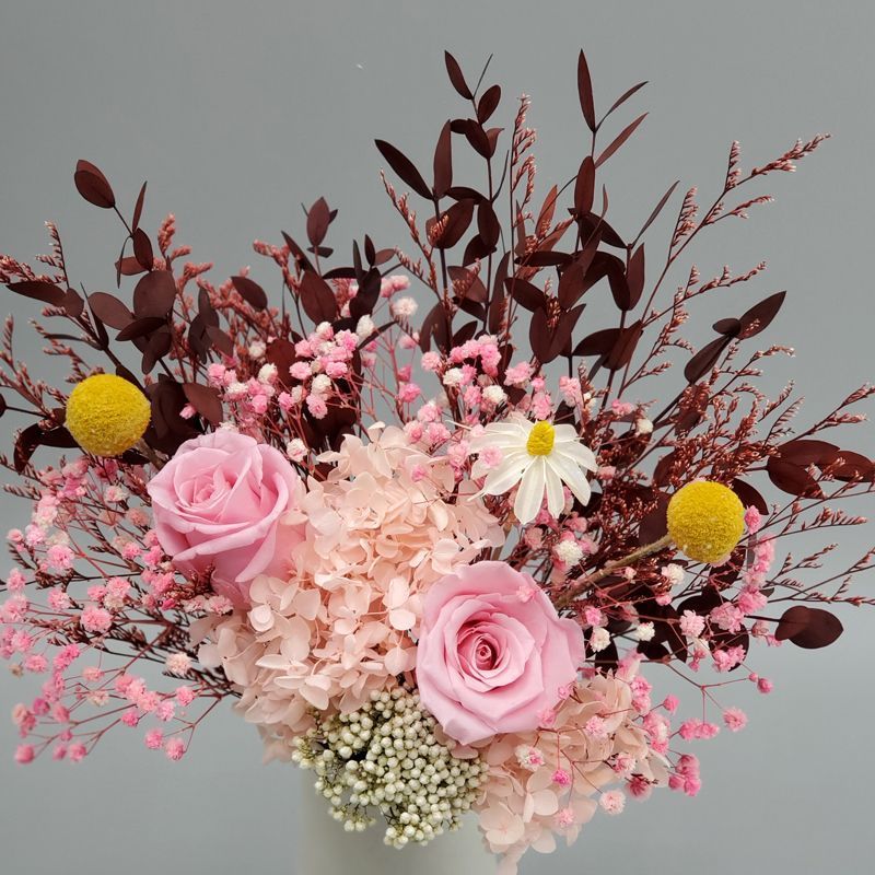 Premium getrocktes Blumenstrauß Arrangement