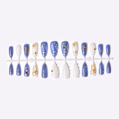 Künstlerisches Press-on-Nagelkunst-Set mit Gold- und Perlenakzenten Brehn