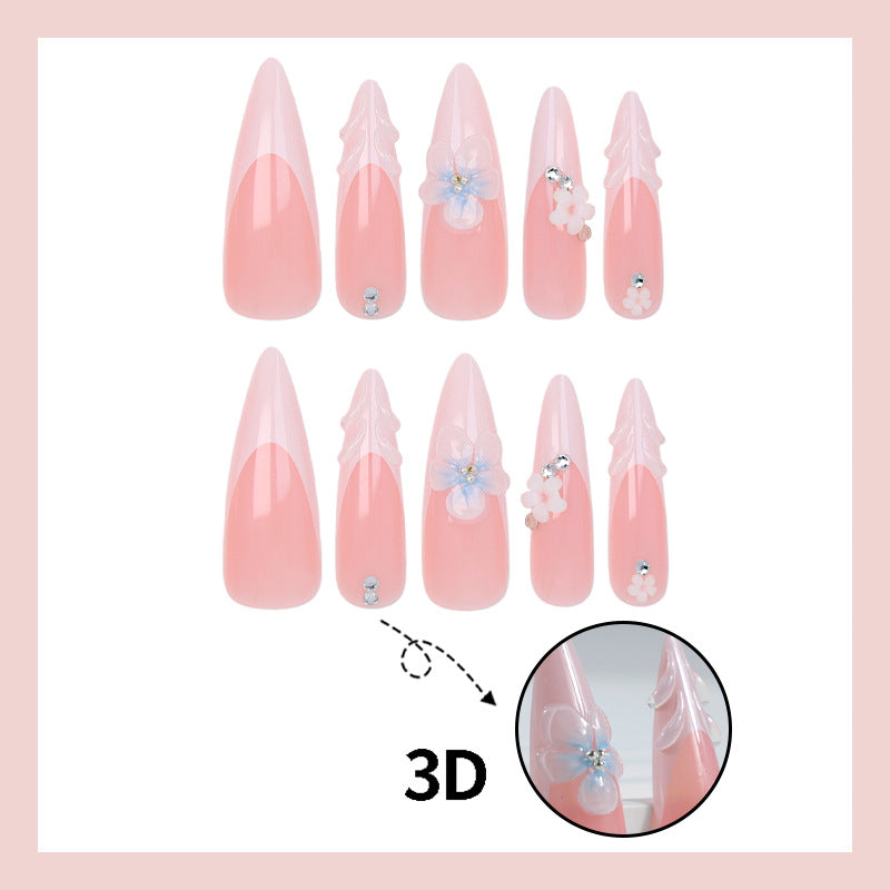 Kunstnagelset mit eleganten Spitzen und floralen Akzenten Brehn