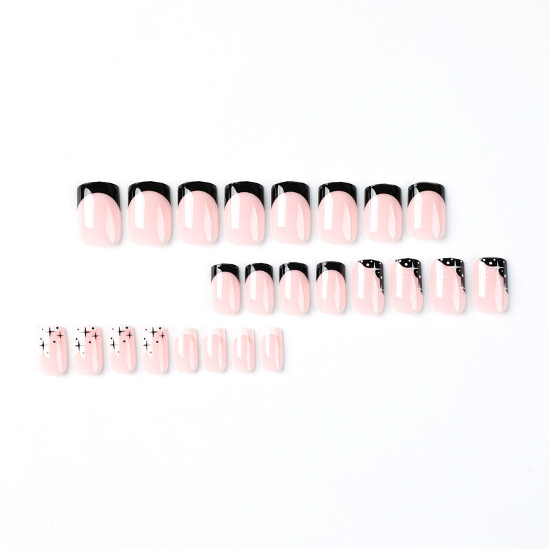 Kunstvolle Nagelkunst mit reflektierenden Akzenten Brehn