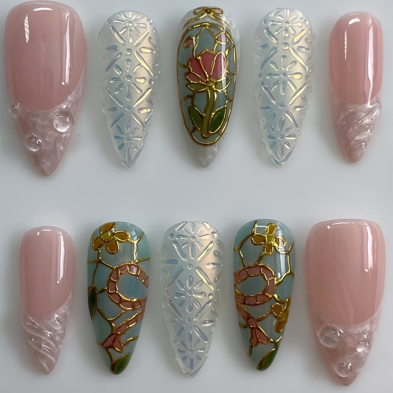 Künstlerisches florales und Edelstein Press-On Nagelset Brehn