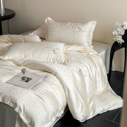 Luxuriöse Baumwollsatin-Bettwäschegarnitur mit Jacquard‑Relief und gesticktem Rosenmotiv