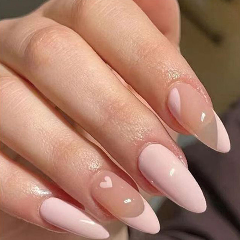 Kunstvolle Stiletto Kunstnägel mit Herz-Design Brehn