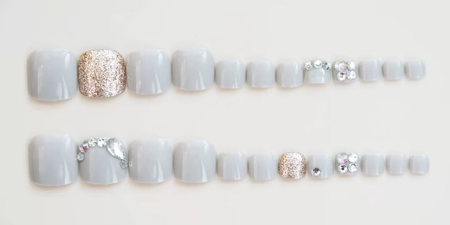 Premium Glitzernde Fußnagelkunst Brehn