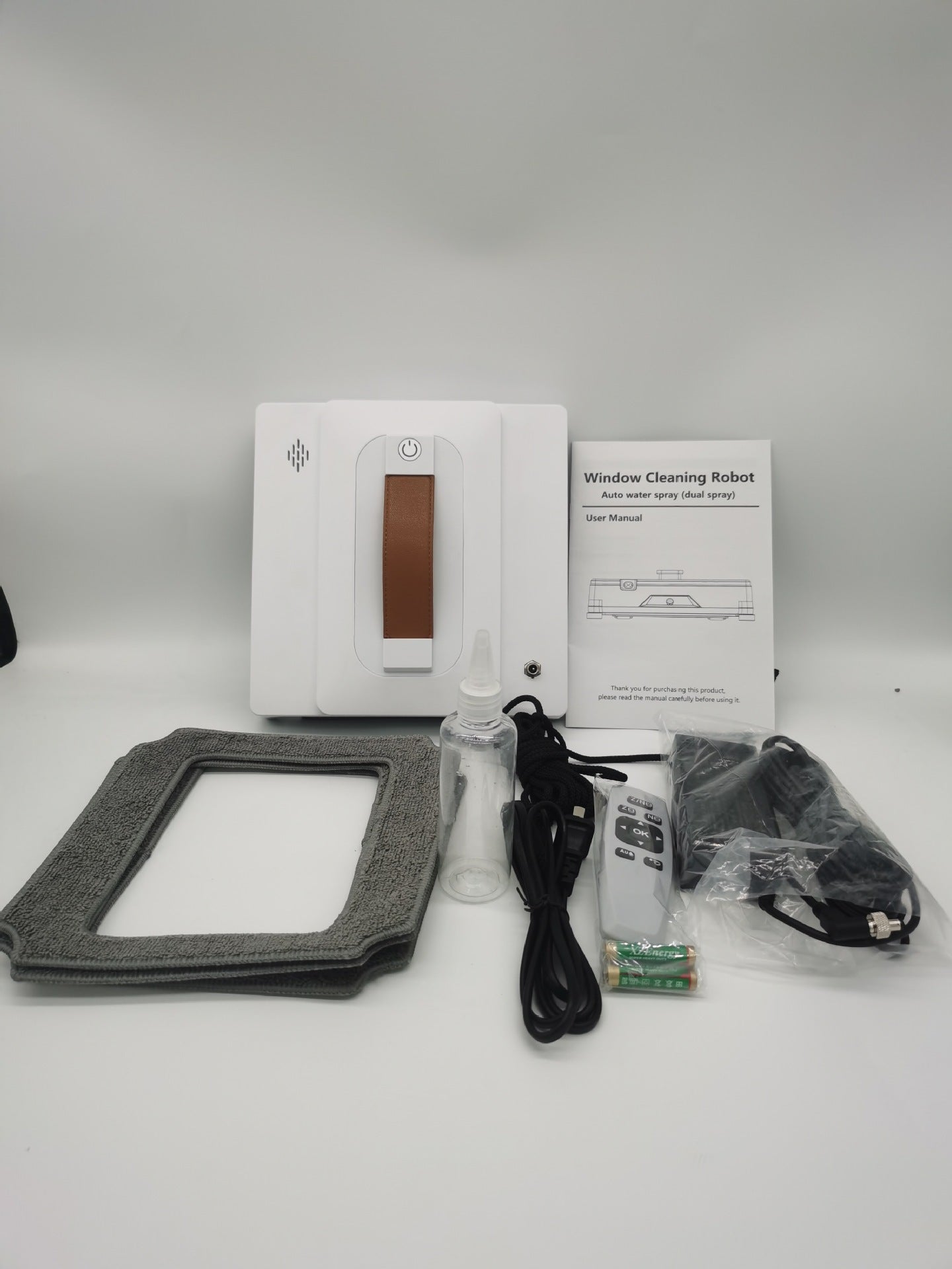 robotischer Fensterreiniger mit dualem Wassersprühsystem und Mikrofaser-Pads Brehn