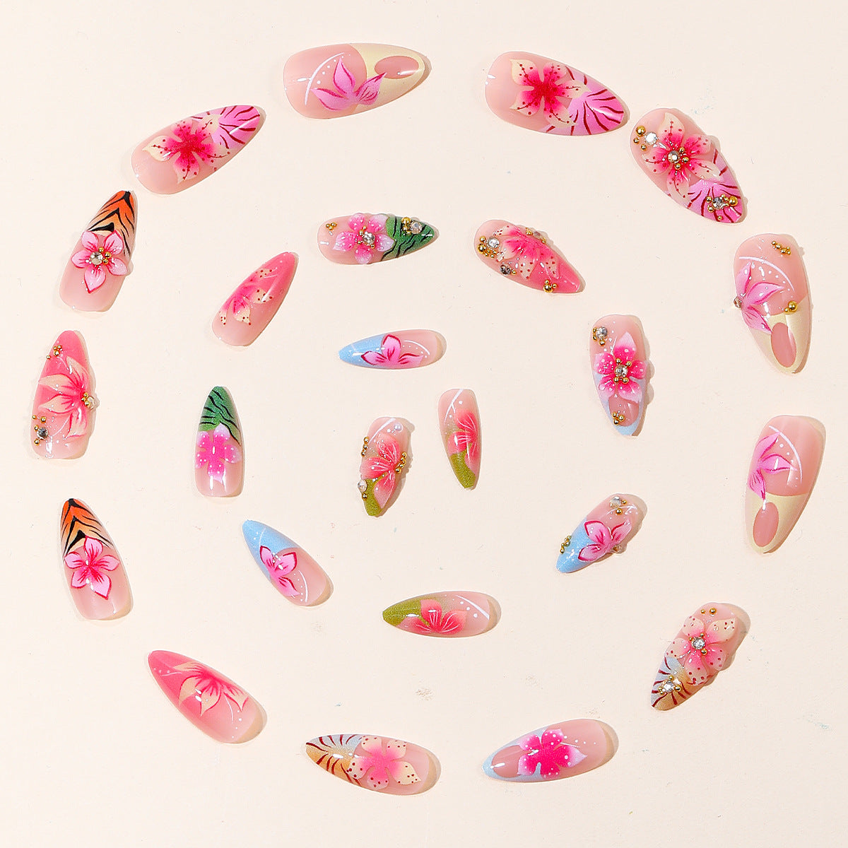 Verschnörkelte florale 3D-Nagelverlängerungen Brehn