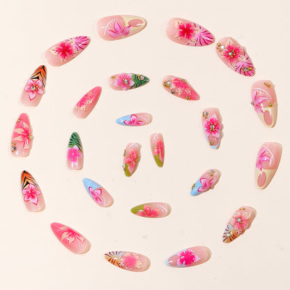 Verschnörkelte florale 3D-Nagelverlängerungen Brehn