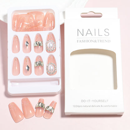 Dekorativer Press-On-Nagelset mit 3D-Akzenten Brehn