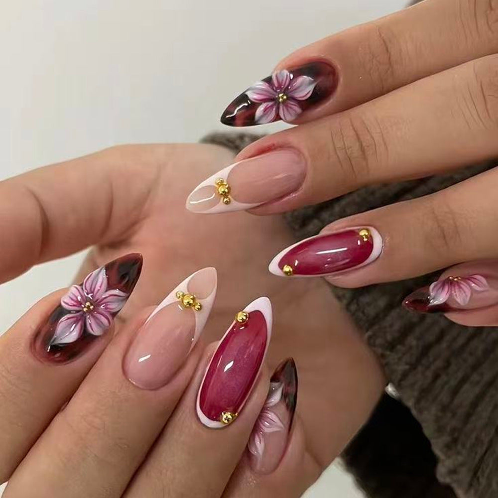 Elegante Kunstnägel mit Botanischen Designs Brehn
