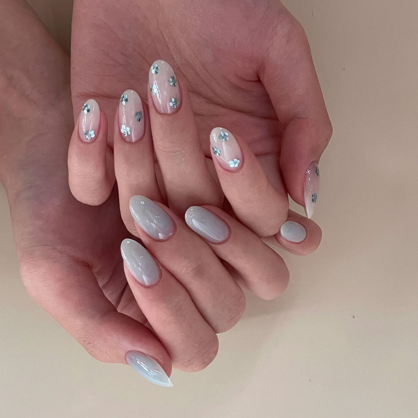 Kunstnägel mit Eleganten Blauen Akzenten Brehn