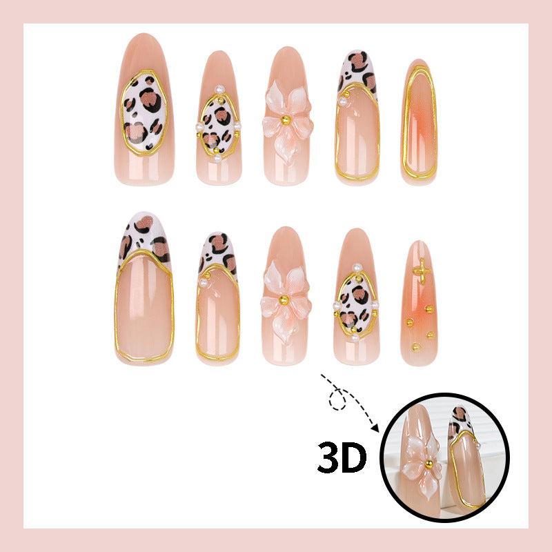Kunstnagelset mit floralen und tierischen Akzenten Brehn