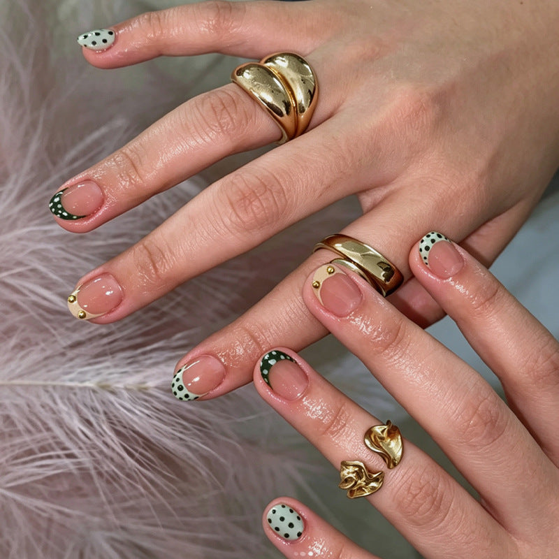 Kunstnagelset mit kreativem Punkte- und Glitzerdesign Brehn