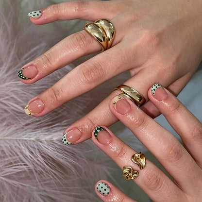 Kunstnagelset mit kreativem Punkte- und Glitzerdesign Brehn