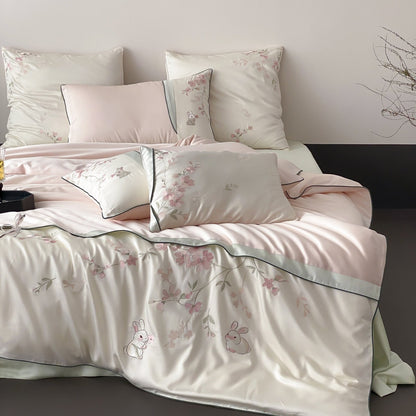 Luxe Satin-Feel Botanisch Gestickte Bettbezug-Ensemble mit Applikationshasen & Bandbindungsaum