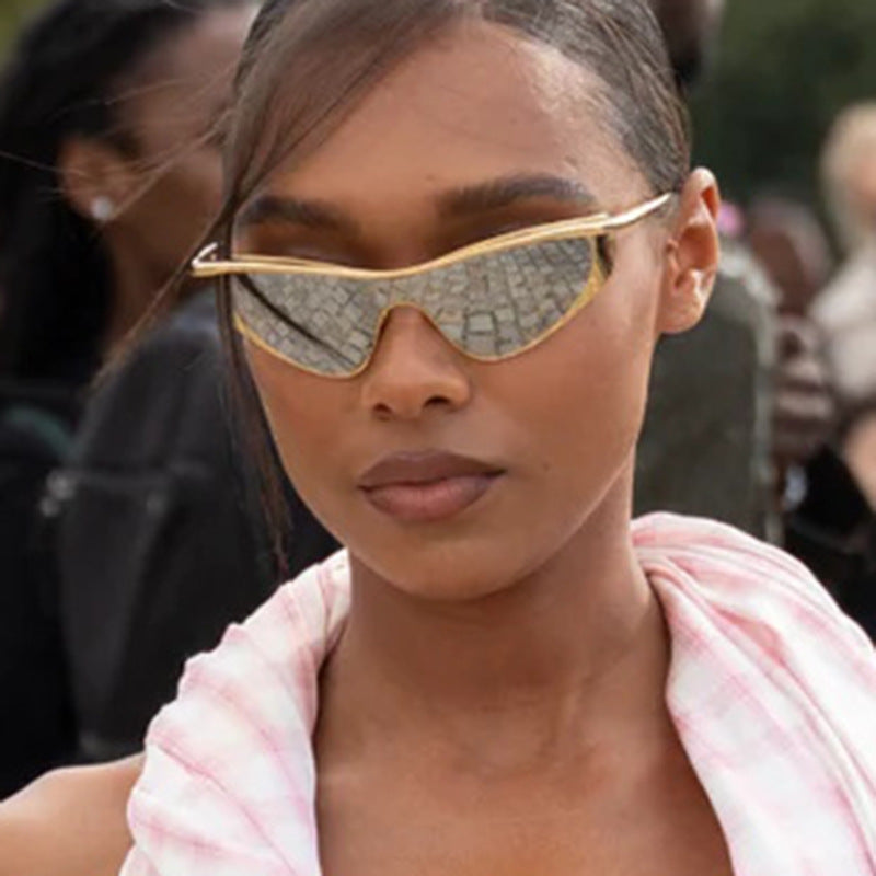 Damen extravagant geformte Sonnenbrille mit schützendem UV-Filter Brehn