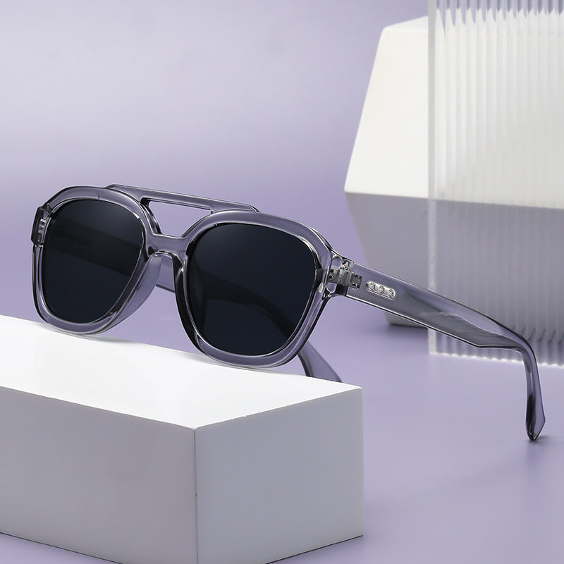 Damen stilvolle Sonnenbrille im modernen Design Brehn