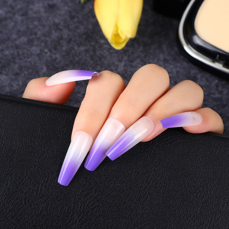 Kunstnägel im eleganten Ombre-Design Brehn