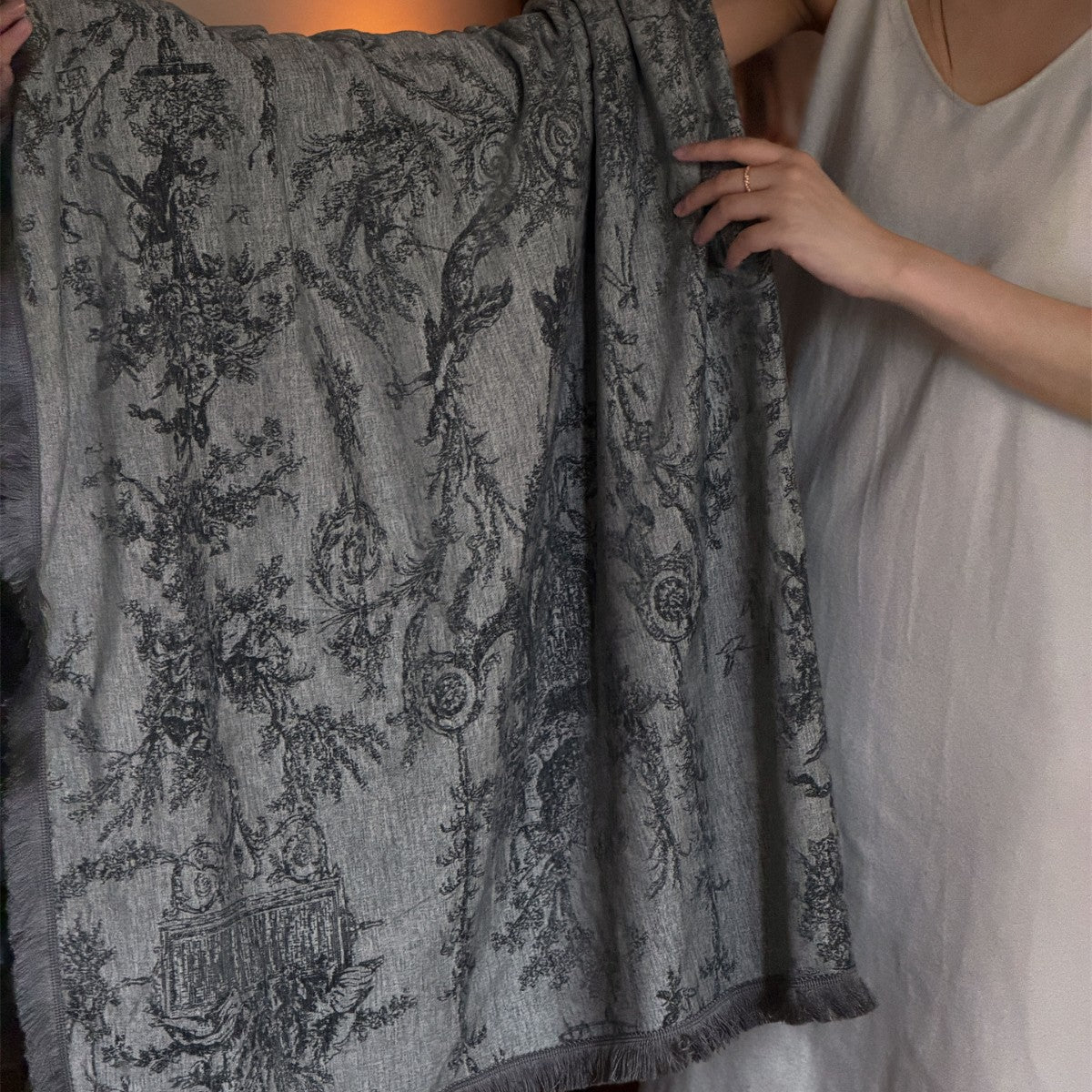 Dekorative Jacquard-gewebte Wurfdecke mit Fransenrand