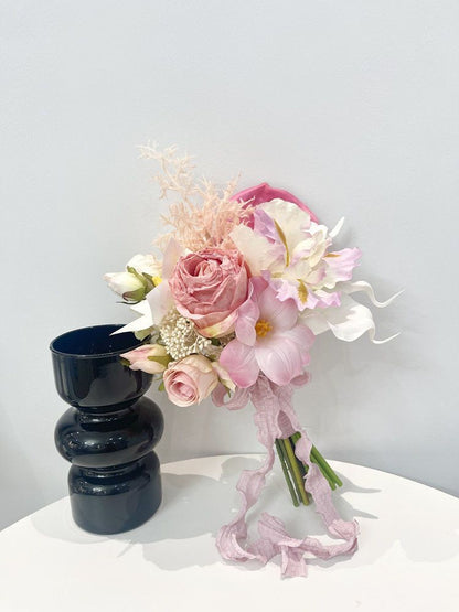 Künstlerisches florales Blumenarrangement