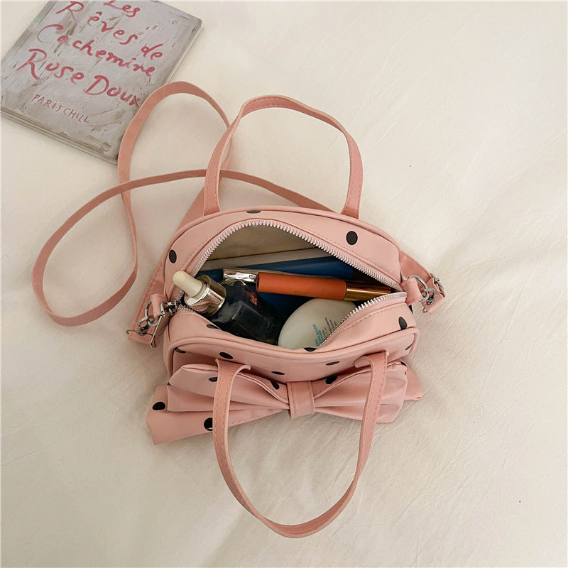 Schleifenverzierte Handtasche