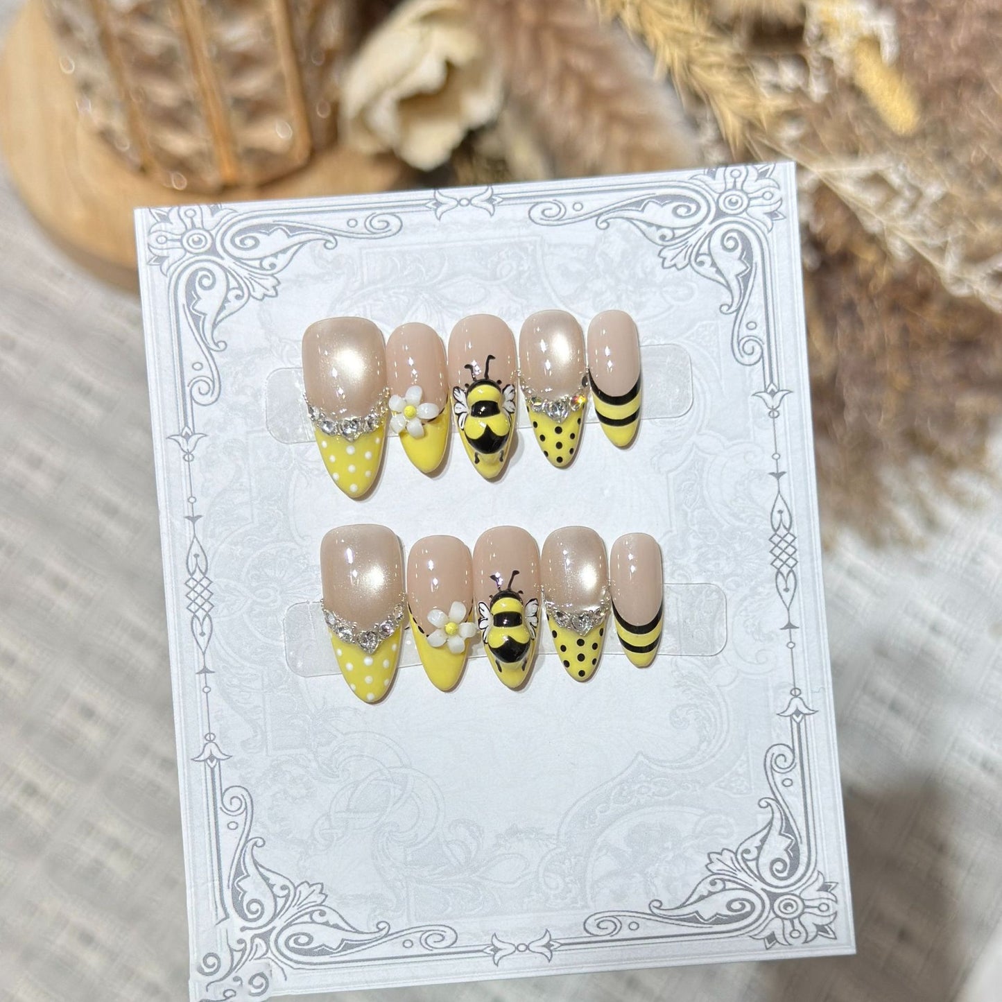 Künstlerisches Bienen-Motiv Press-On Nagelset Brehn