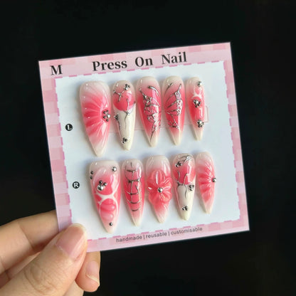 Dekorativer Press-On-Nagelset mit einzigartigen Designmerkmalen