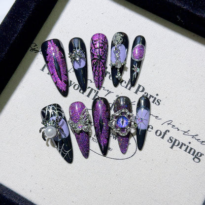 Gothic-inspirierte dekorative Nagelkunst-Tipps