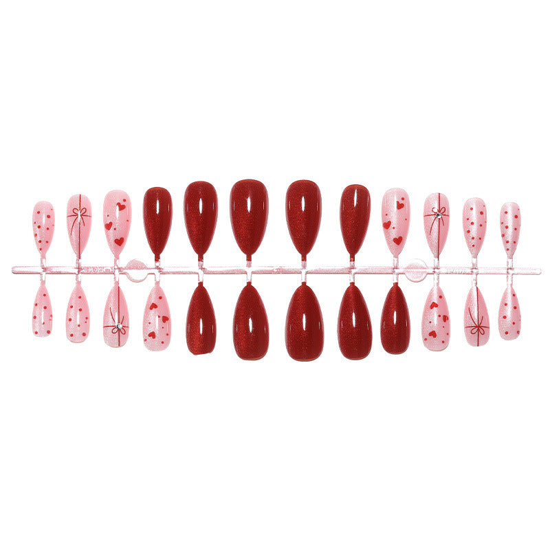 Dekoratives Press-On Nagelset mit Herz- und Schleifendesigns Brehn