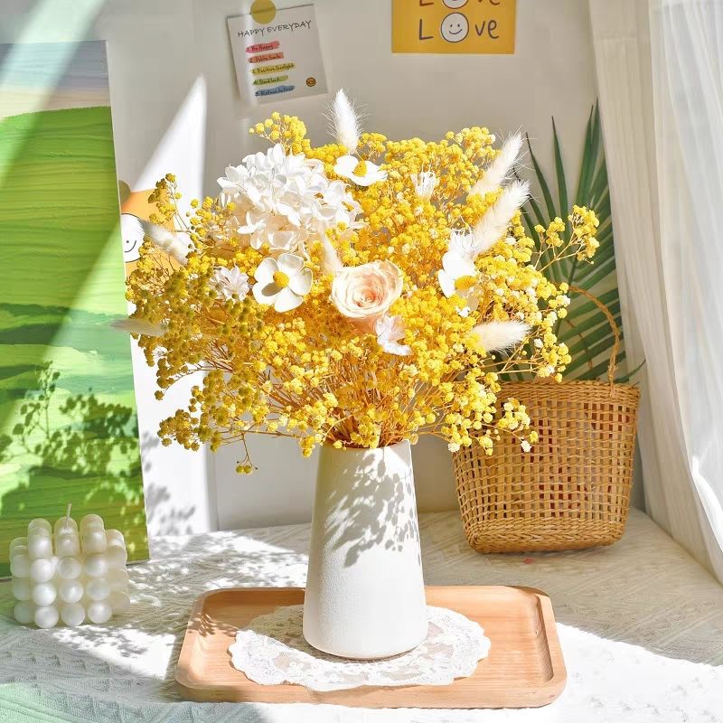 Getrocknete Blumen Dekor Arrangement