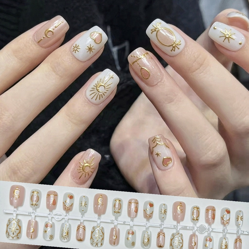 Künstlerisches Press-On-Nägel-Set mit himmlischen Designs