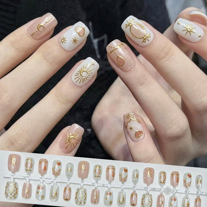 Künstlerisches Press-On-Nägel-Set mit himmlischen Designs