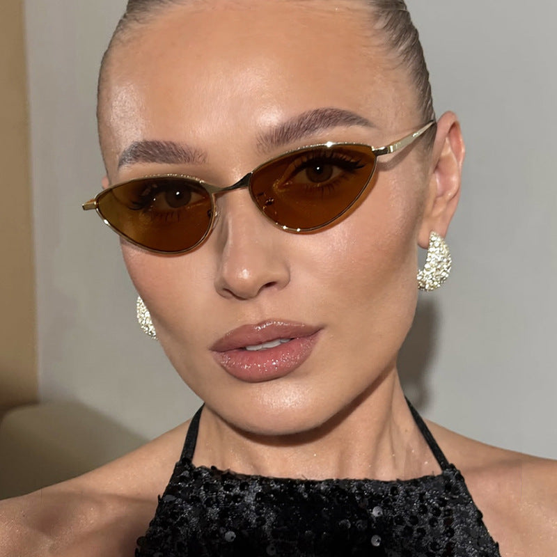Damen Cat-Eye Sonnenbrille mit strassbesetztem Rahmen und schützenden Gläsern Brehn