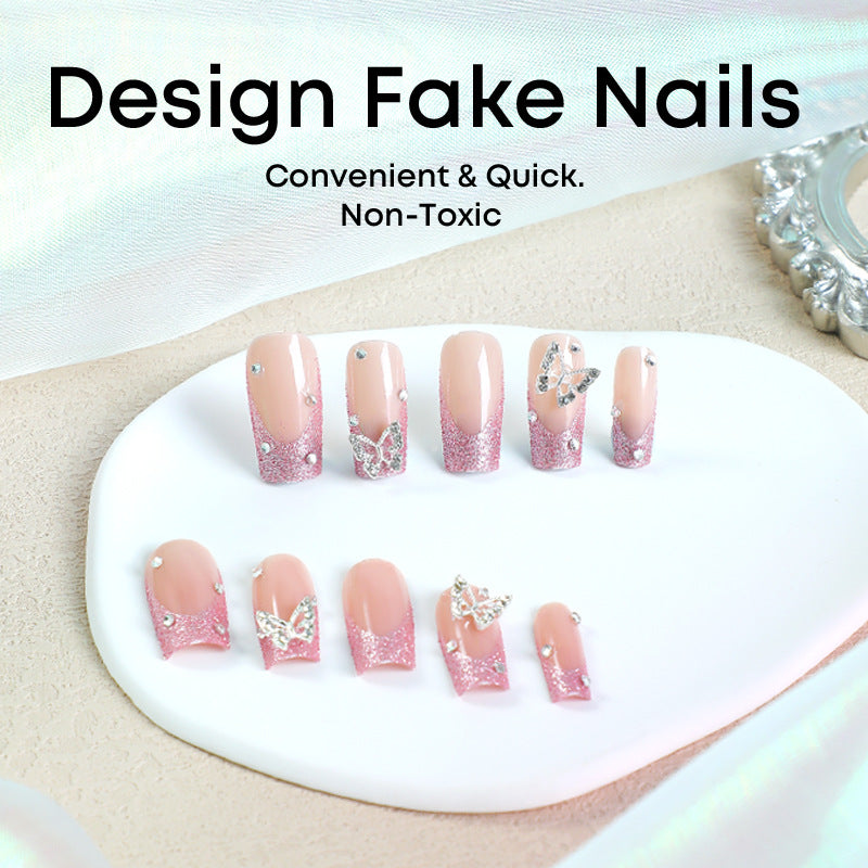 Kunstnagelset mit funkelnden Glitzerakzenten und eleganten Schmetterlingsmotiven Brehn