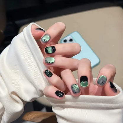 Künstlerische Nagelverlängerungen