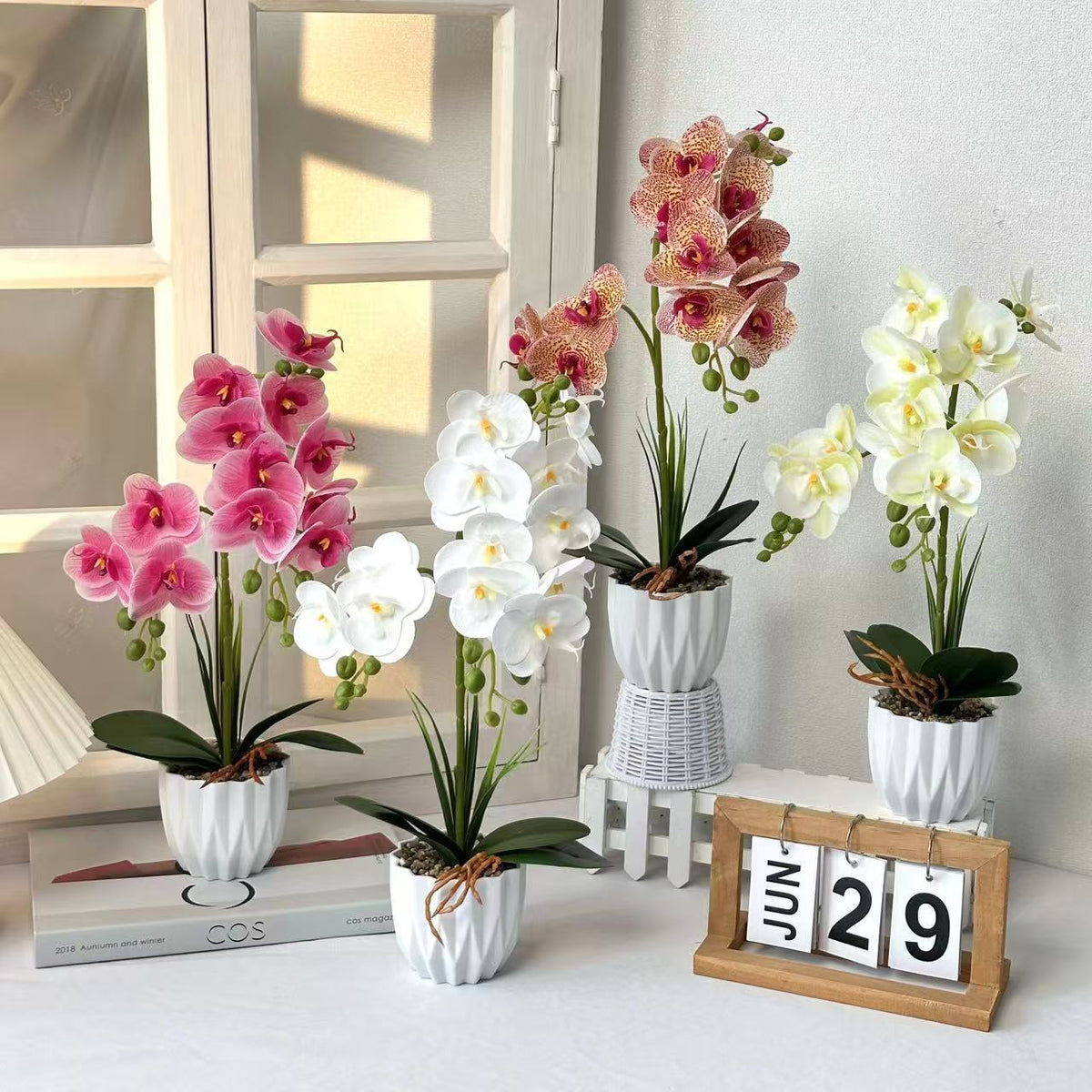 Lebensechte Orchideen-Dekorationspflanze