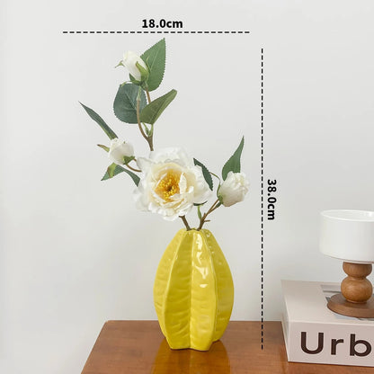 Künstliches Blumenarrangement