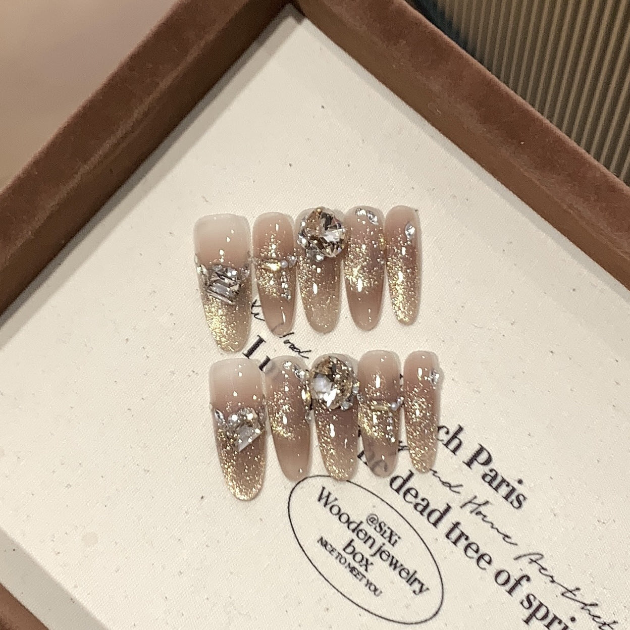 Glamorous Press-On Nail Art Set Brehn