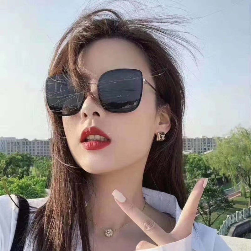 Damen moderne quadratische Sonnenbrille mit breiten Bügeln Brehn