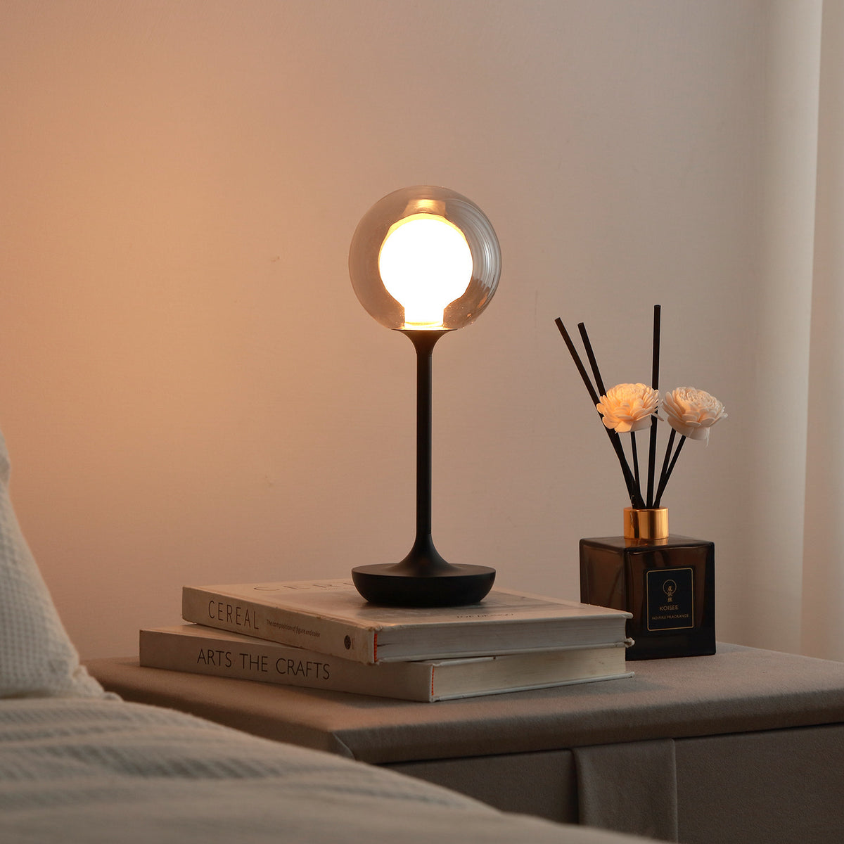 Elegante moderne Lampe für Schlafzimmer und Schreibtischbereiche