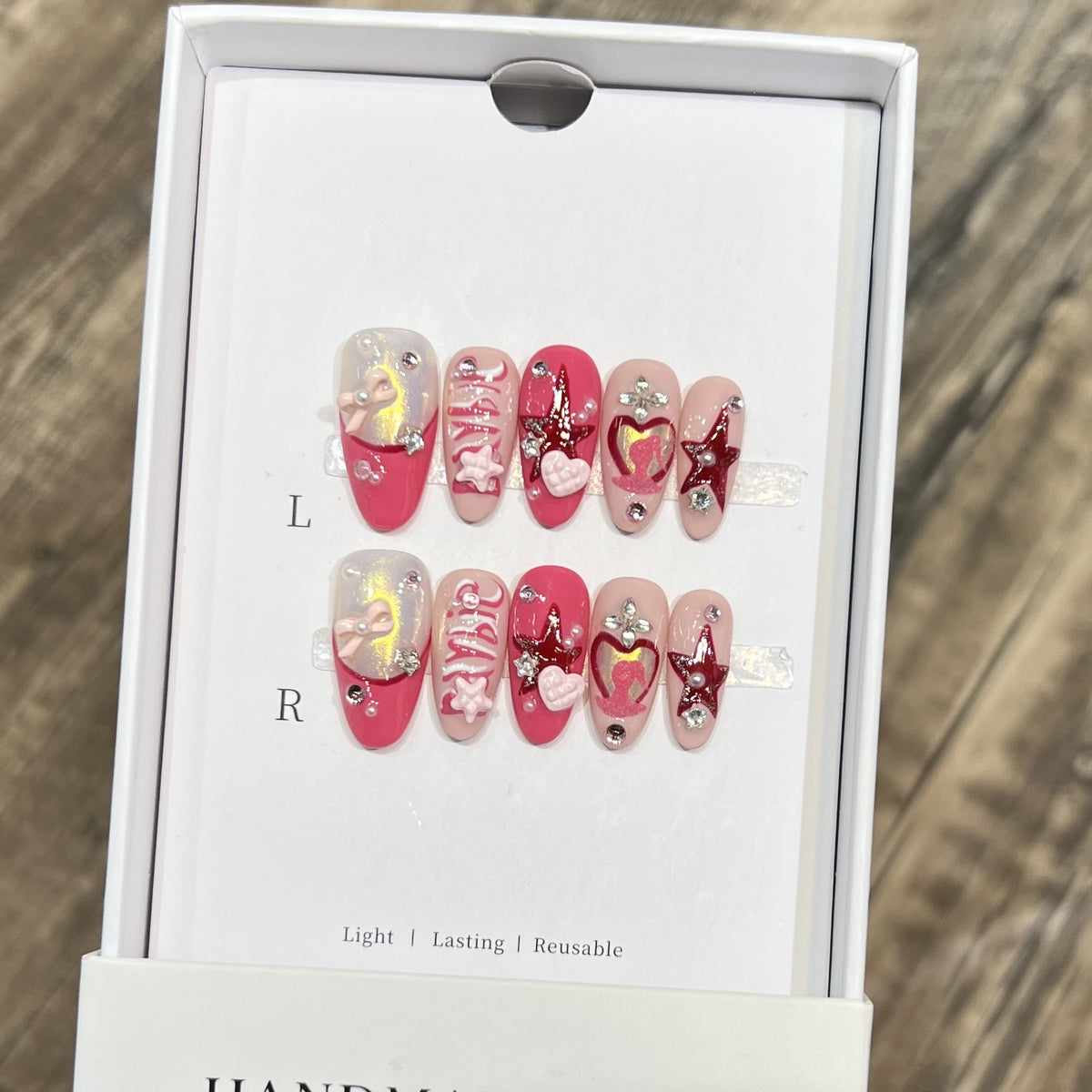Themen Press-On Nagelkunstset mit Hello Kitty Designs Brehn