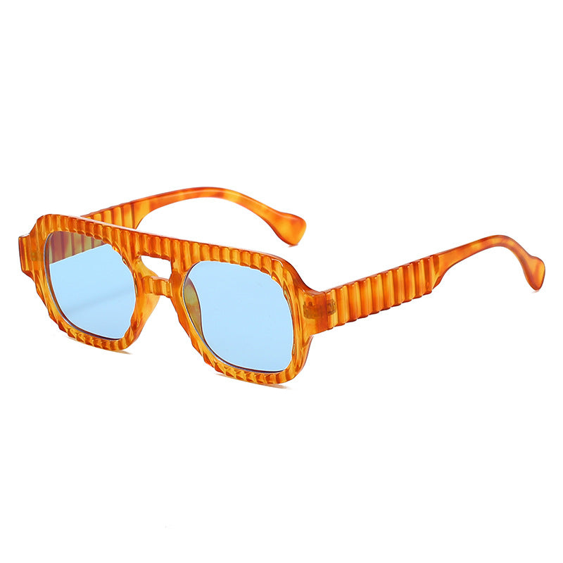 Damen modische Sonnenbrille im futuristischen Design mit strukturiertem Rahmen Brehn