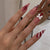 Dekoratives Press-On-Nagelset mit elegantem Bogen und gestreiften Designs Brehn