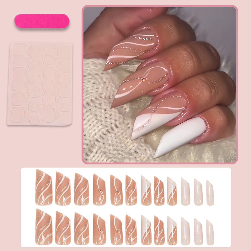 Kunstnagelset mit eleganten Wellenmustern und Glitzerakzenten Brehn