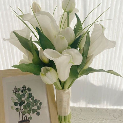 Eleganter floraler Brautstrauß