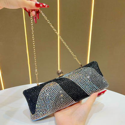 Glamouröse mit Strass besetzte Clutch