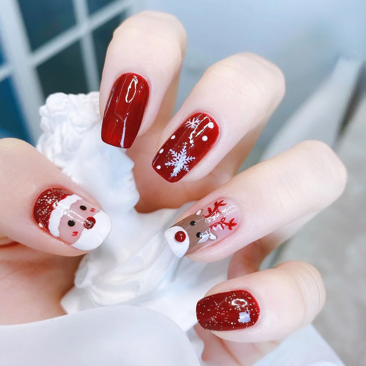 Dekoratives Press-On-Nagelkunst-Set mit elegantem Blumen- und Glitzermuster Brehn