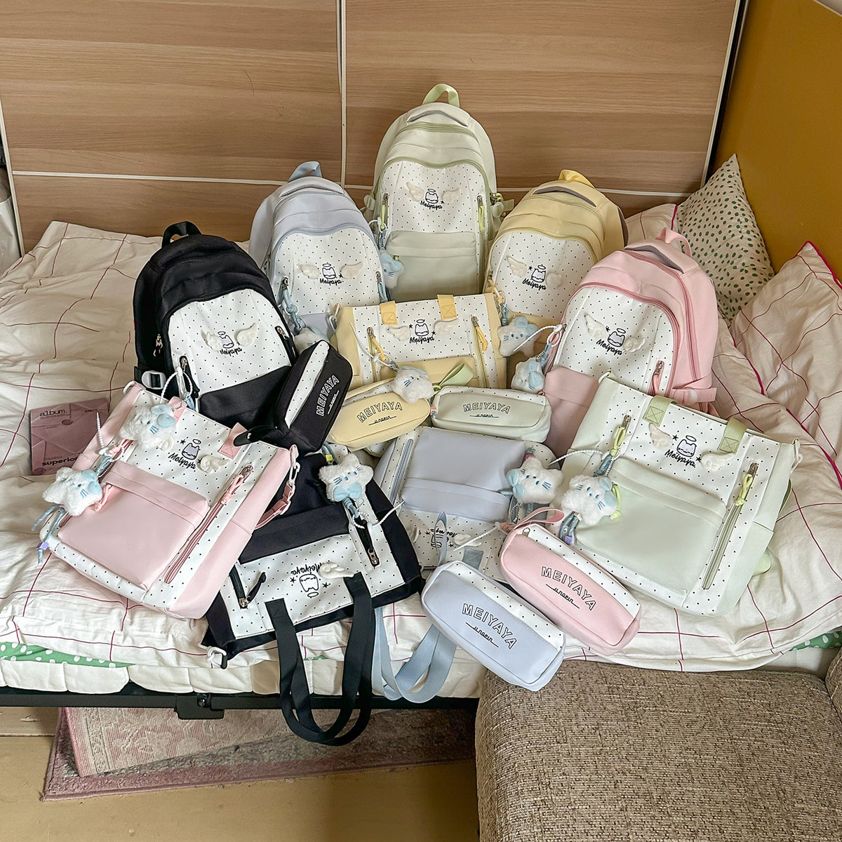 Stylischer gepunkteter Rucksack mit dekorativen Akzenten Brehn