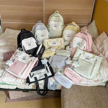 Stylischer gepunkteter Rucksack mit dekorativen Akzenten Brehn